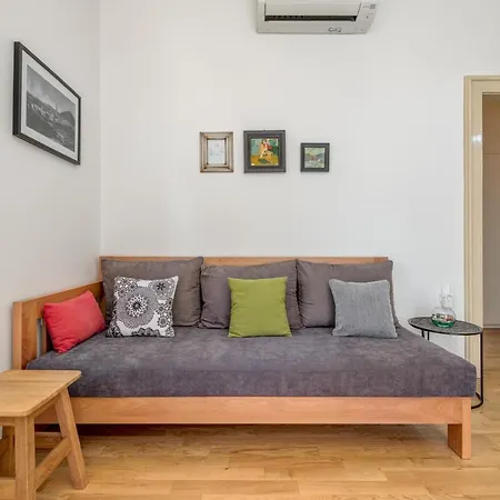 Apartment Classy W Terrace In The Heart Of